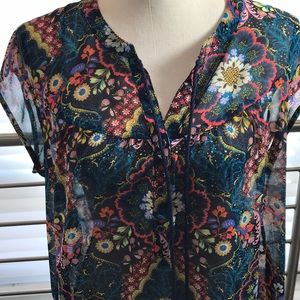 Vibrant floral top in new like condition